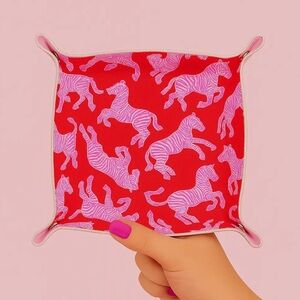 🆕💗🐅 PINK LEATHER TRINKET CATCH ALL TRAY